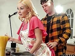 MILF turns cooking lesson into genuine hard sex perversions