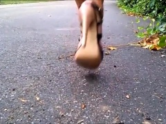 Long-legged amateur lady in high heels flaunts her sexy feet