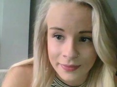 Slutty Natural Blonde Camgirl Does A Sexy Camshow